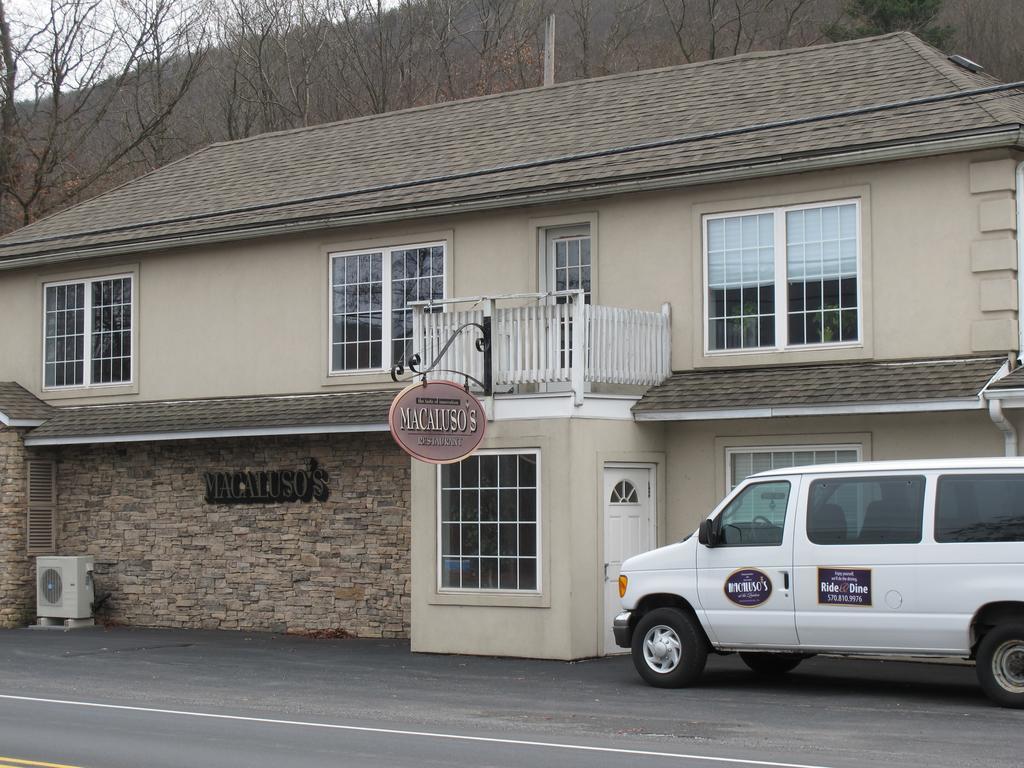 Macaluso'S At The Lantern Lodge Jim Thorpe Bilik gambar